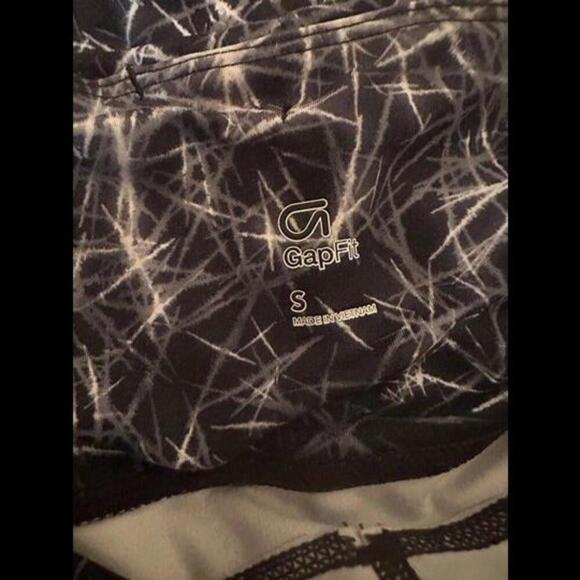 Chic and Sleek: Black and White Workout Leggings for Active Women - Picture 3 of 3